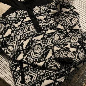 Columbia Black and White Geometric Fleece Pullover